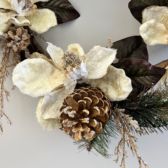 Festive Holiday Wreath - Picture 4 of 8